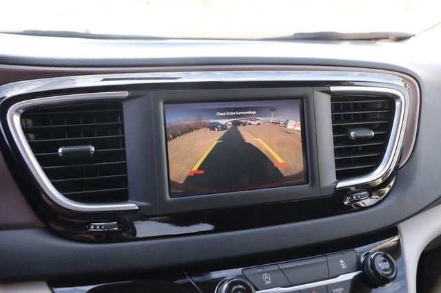 Used 2023 Chrysler Voyager LX image 18