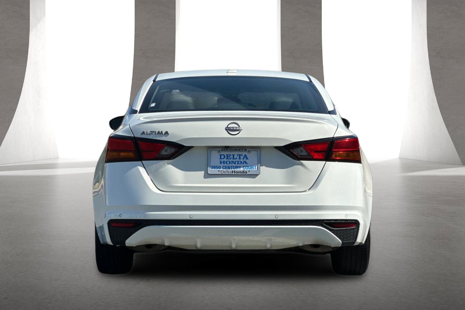 Used 2025 Nissan Altima 2.5 SV FWD image 5