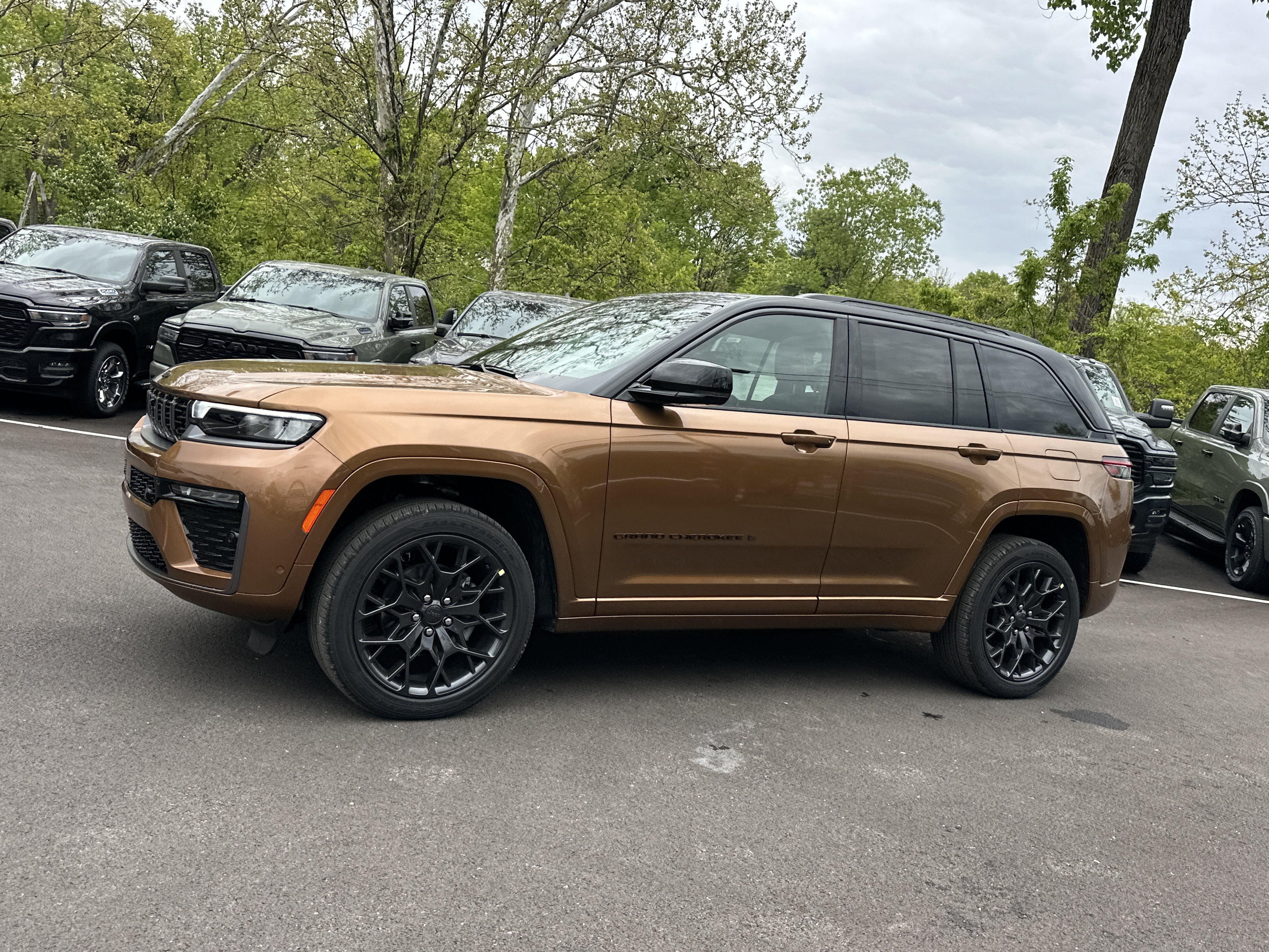 New 2026 Jeep Grand Cherokee Summit w/ Obsidian Package AWD/4WD image 27