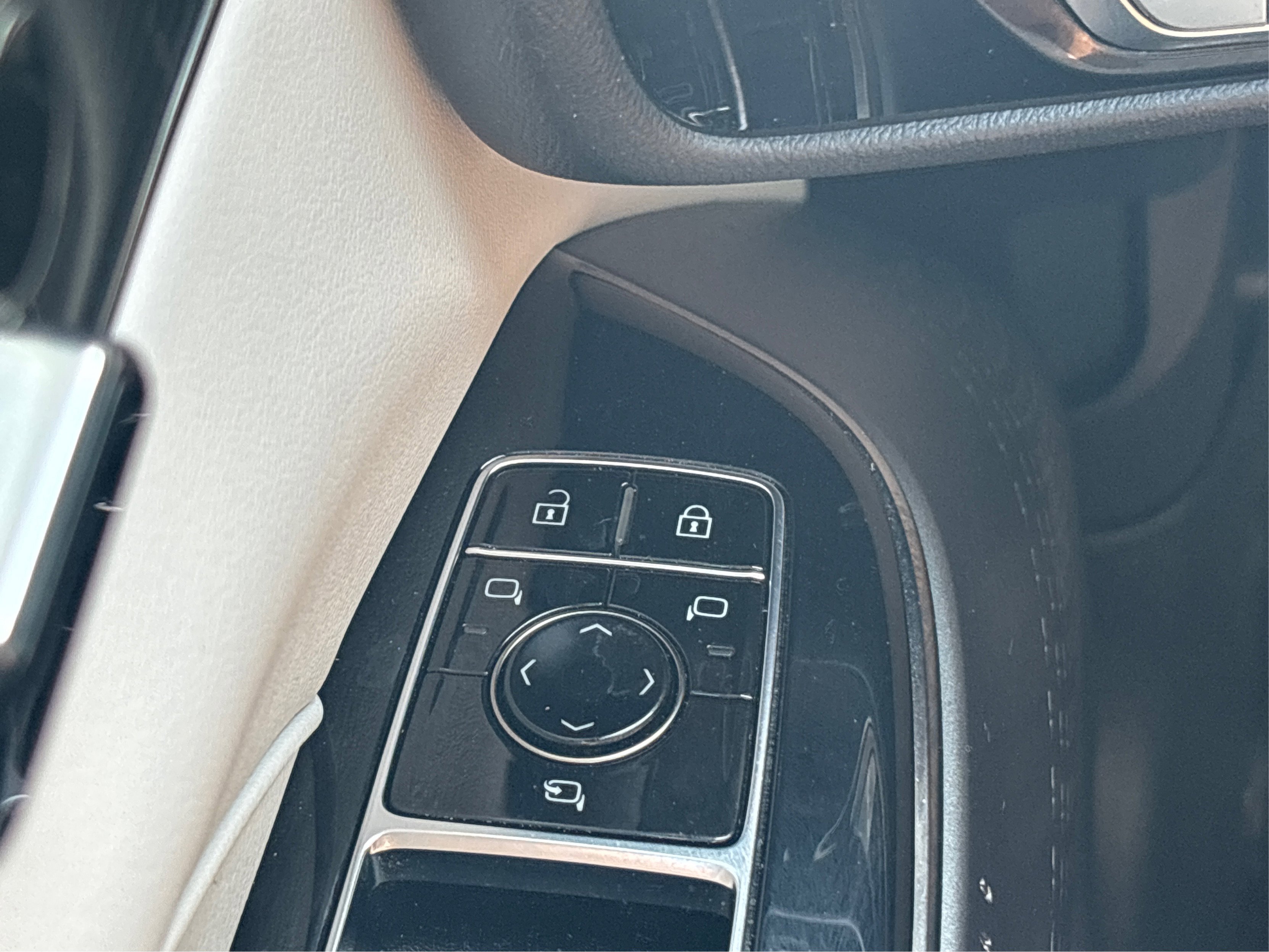 Used 2024 Cadillac Lyriq Luxury w/ LPO, Floor Liner Package image 54