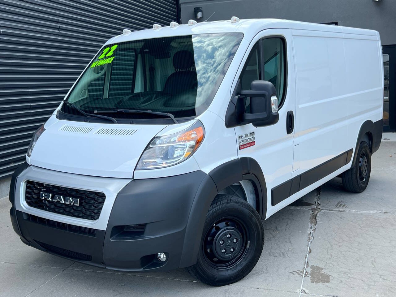 Used 2022 RAM ProMaster 2500 w/ Convenience Group FWD image 2