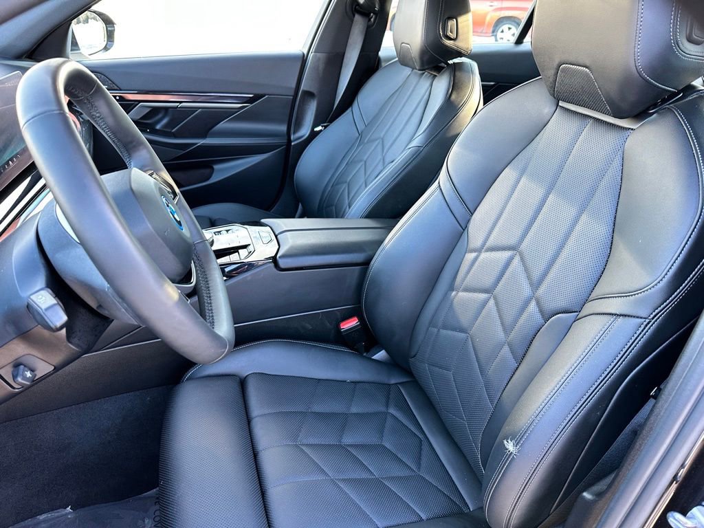 Used 2025 BMW i5 xDrive40 image 16