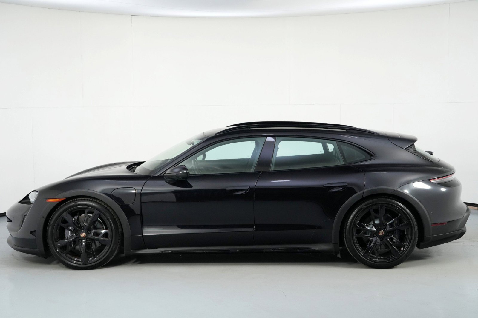 Used 2022 Porsche Taycan 4 Cross Turismo AWD/4WD image 53