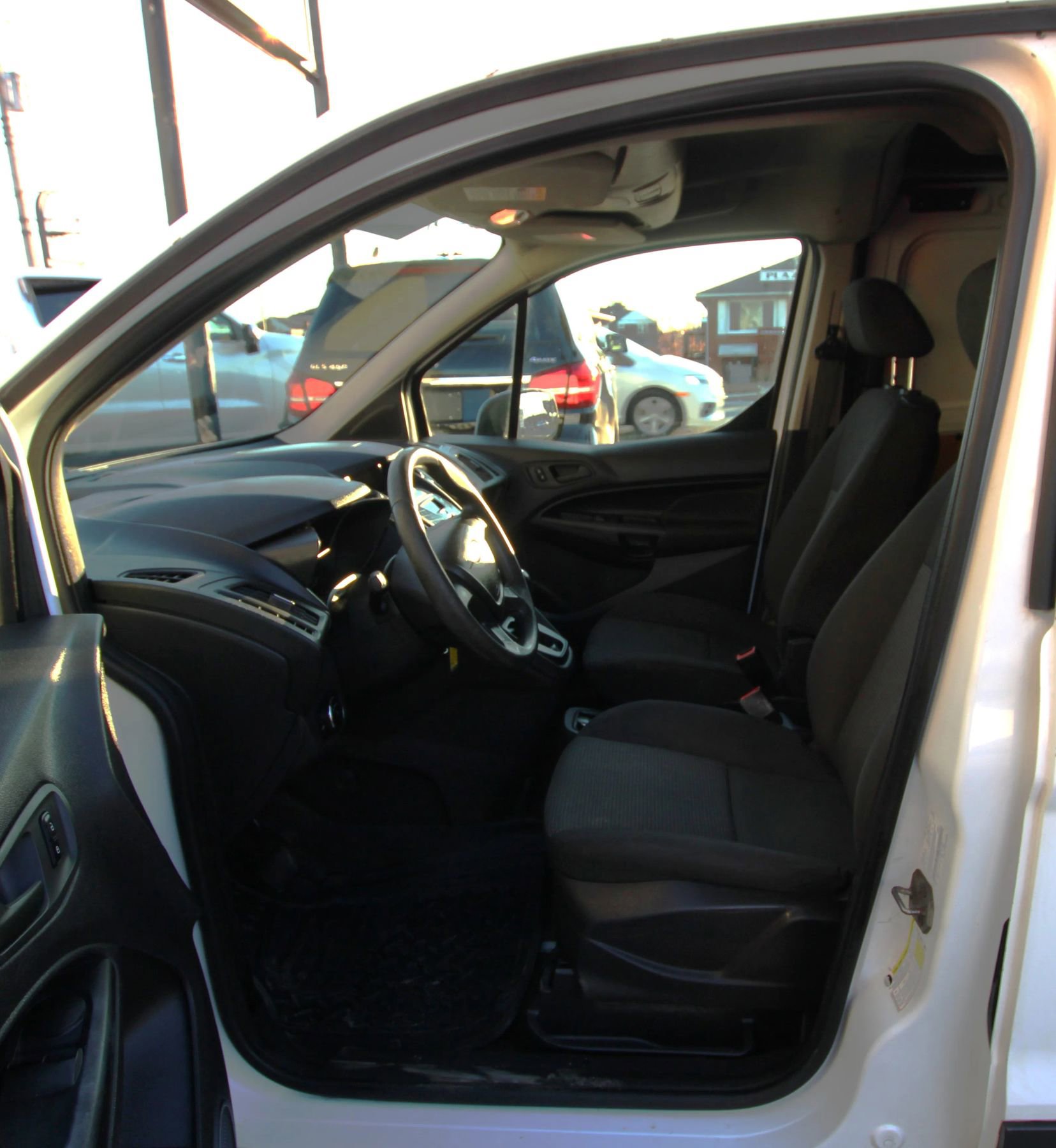Used 2014 Ford Transit Connect XL image 9