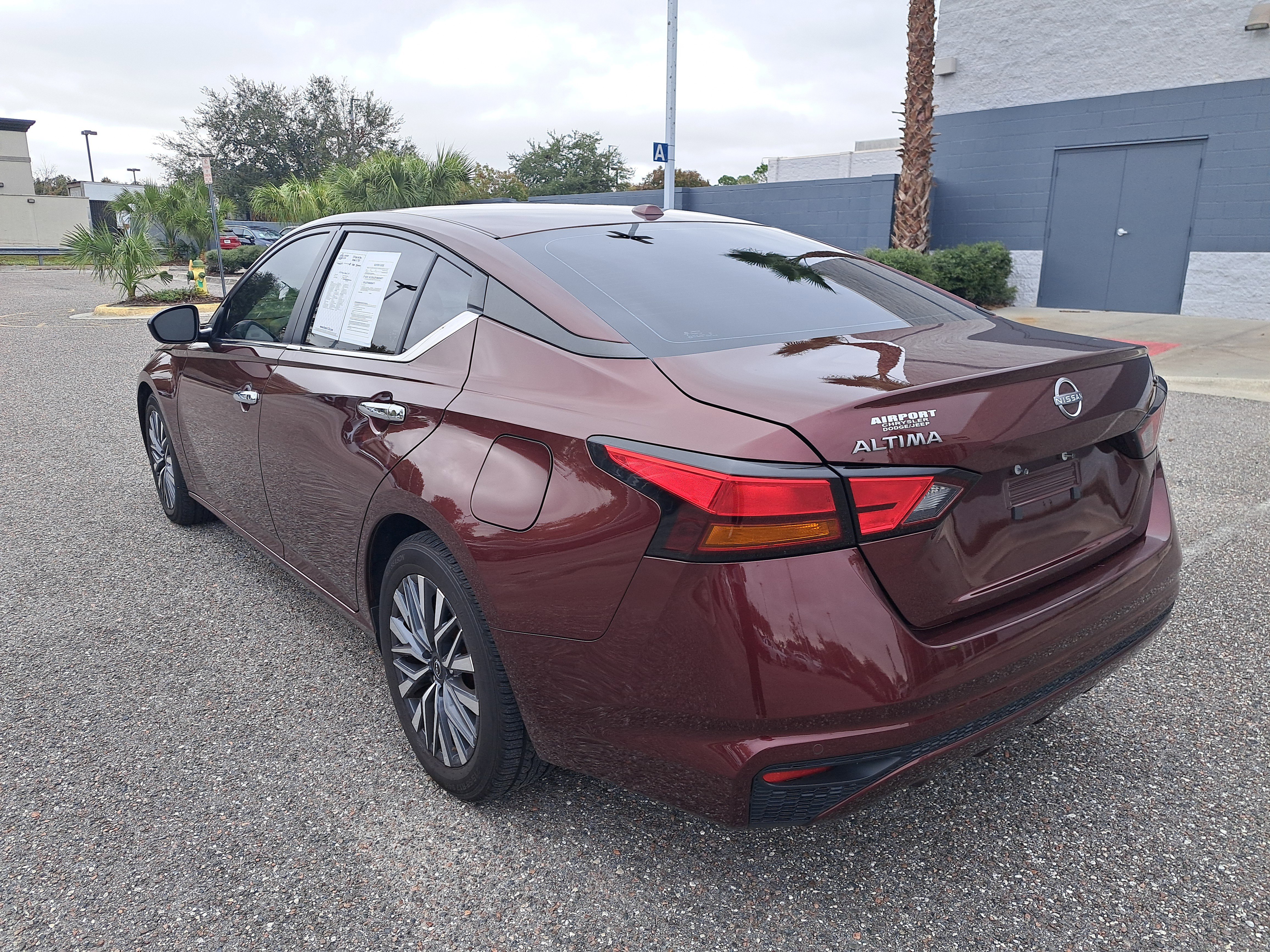 Used 2023 Nissan Altima 2.5 SV image 4