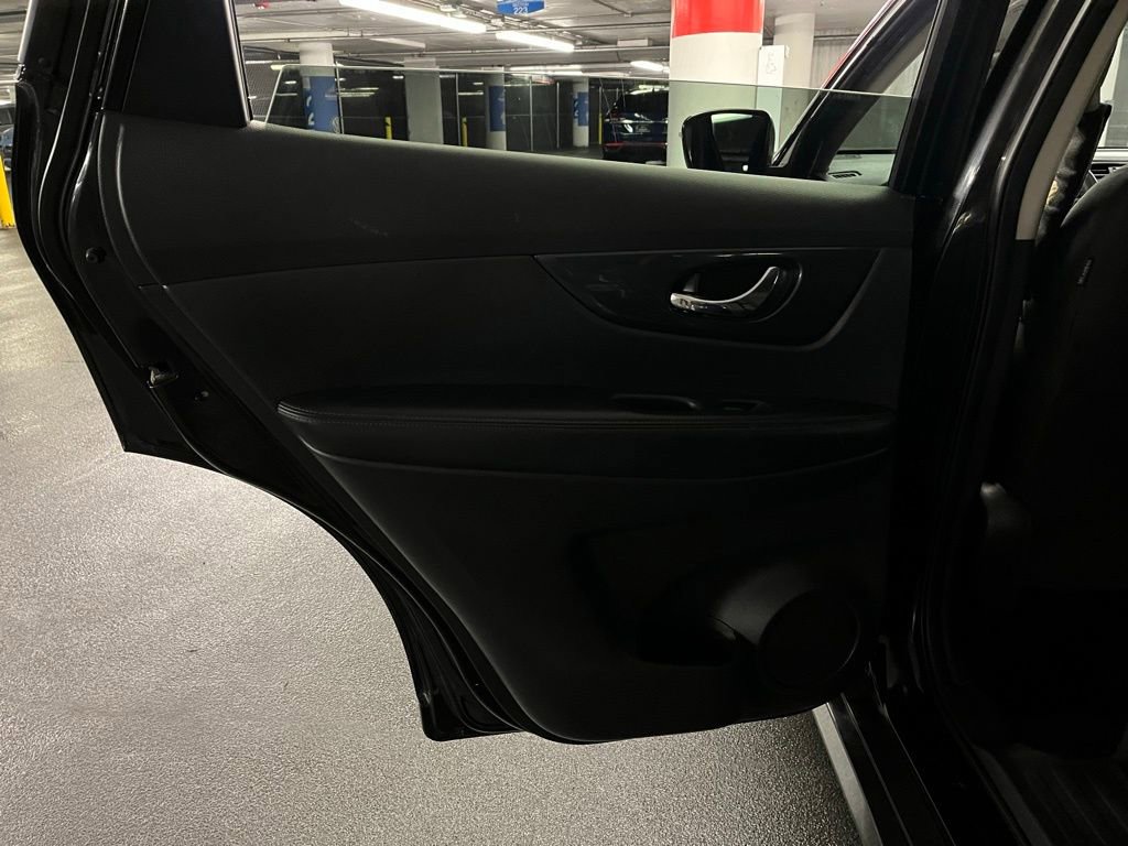 Used 2020 Nissan Rogue SV FWD image 19