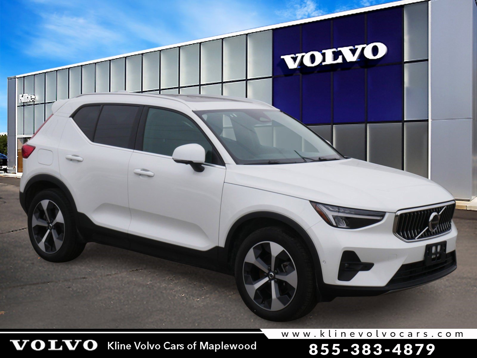 Certified 2025 Volvo XC40 B5 Plus image 1