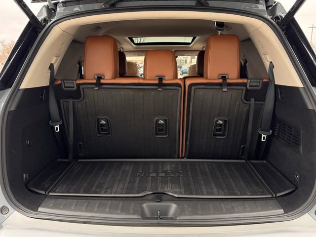 Used 2022 Nissan Pathfinder Platinum w/ Cargo Package image 7