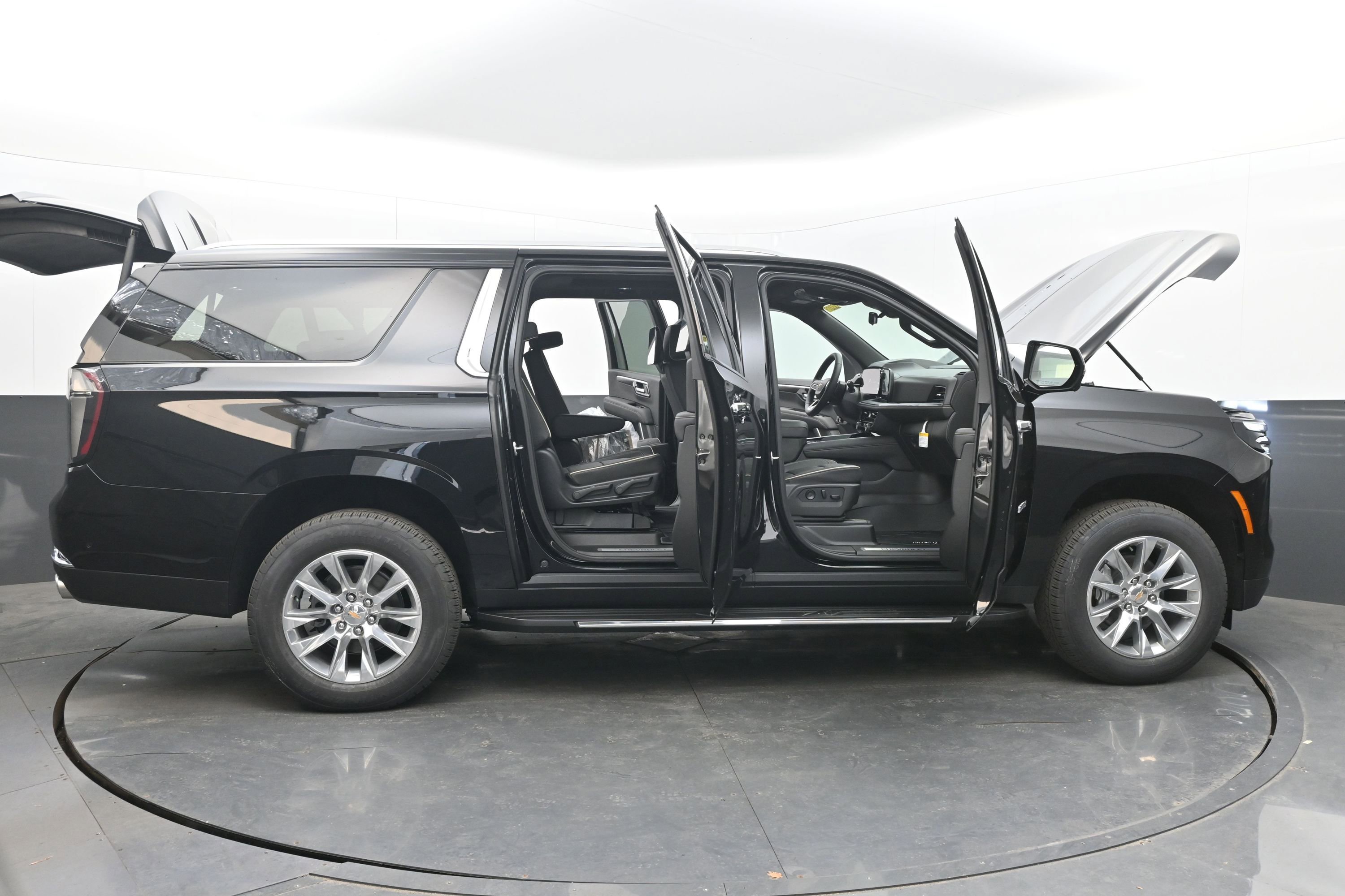 New 2026 Chevrolet Suburban Premier RWD image 38