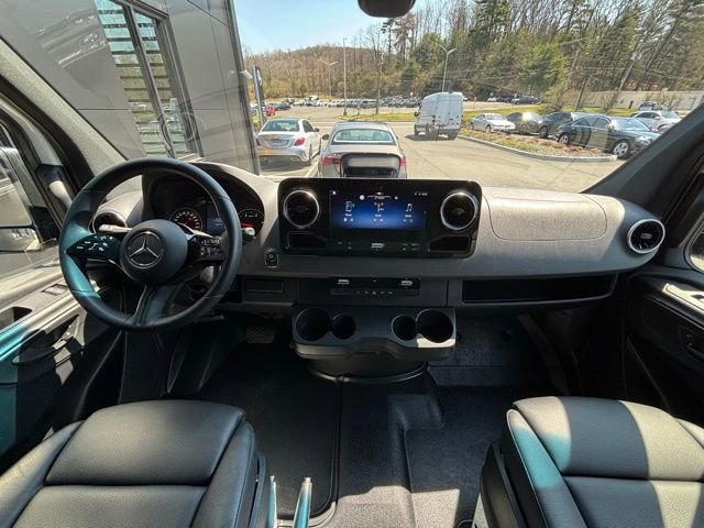 Used 2025 Mercedes-Benz Sprinter 2500 image 32