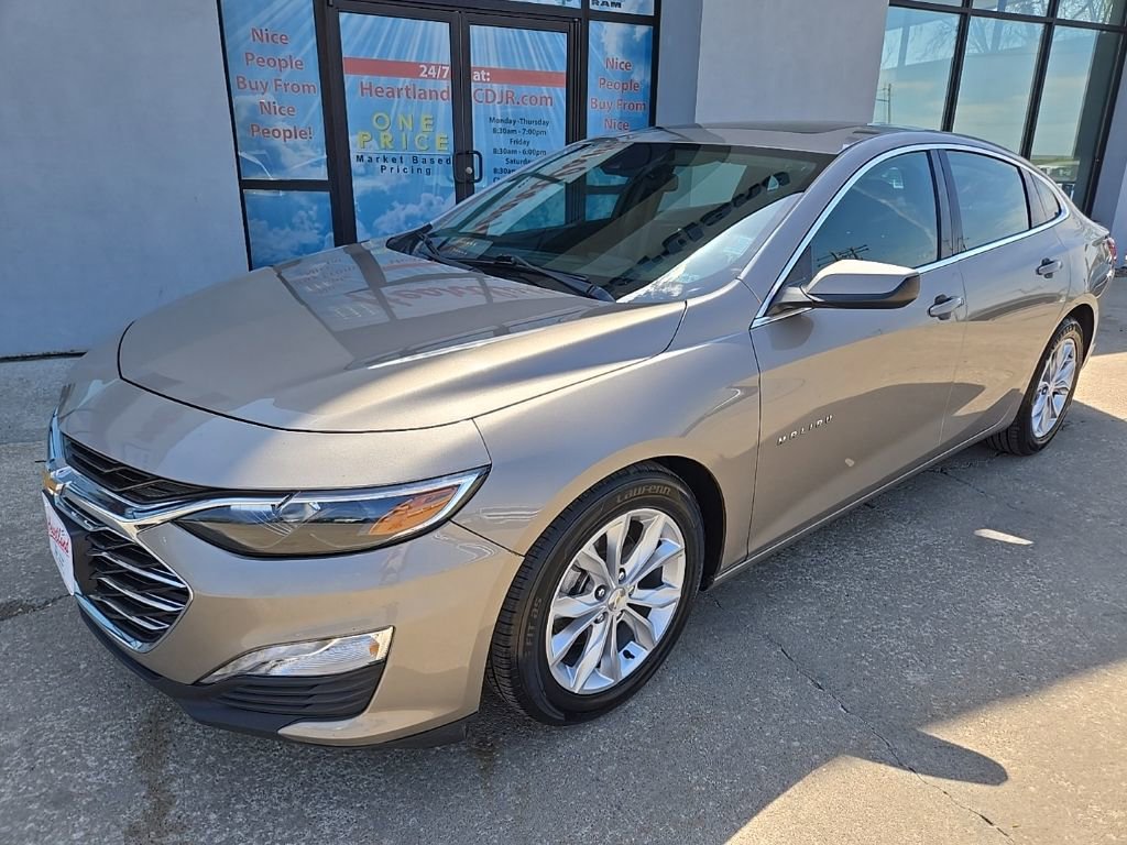 Used 2024 Chevrolet Malibu LT FWD image 2