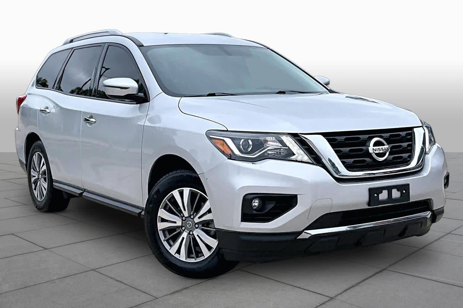 Used 2020 Nissan Pathfinder SV FWD image 3