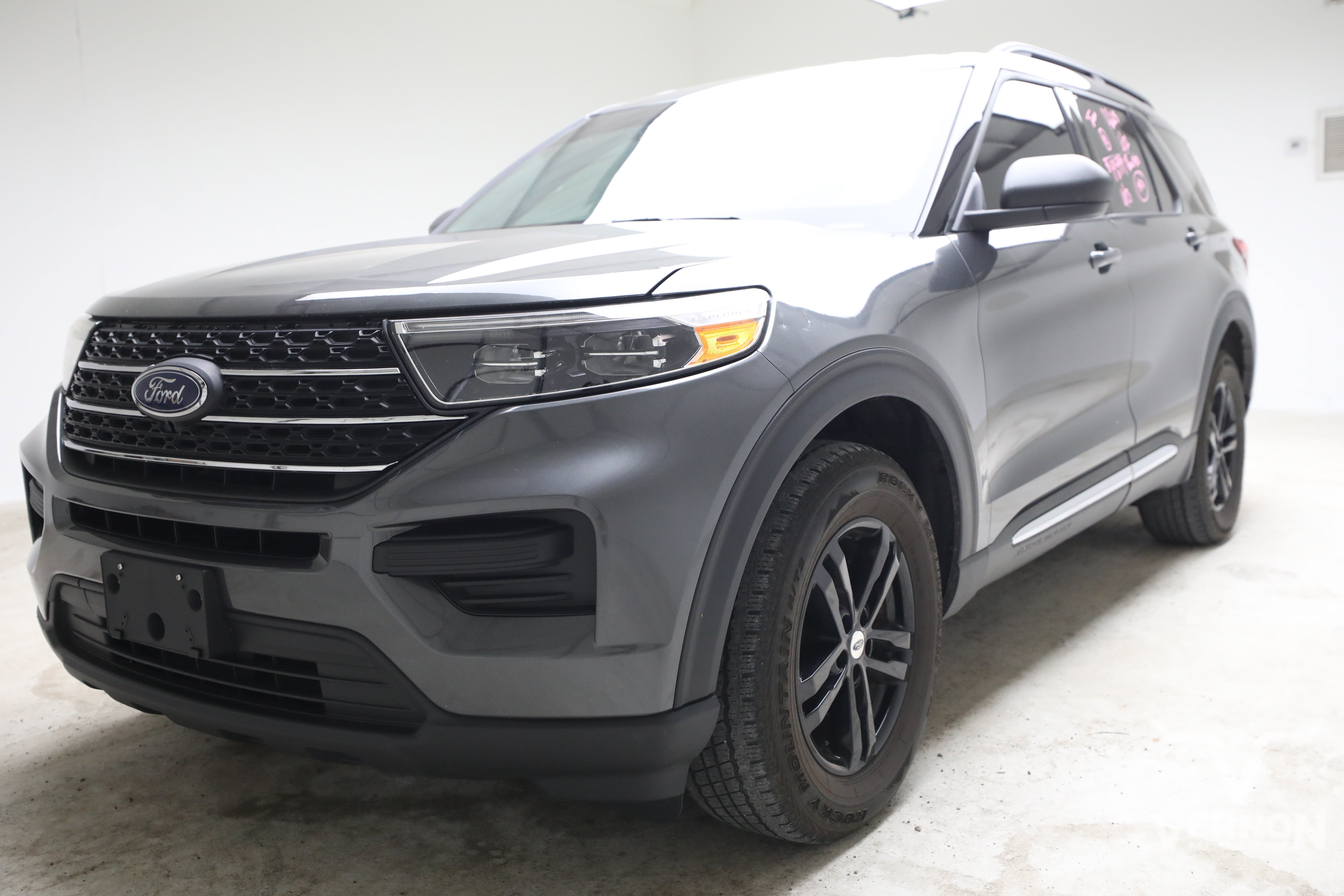 Used 2020 Ford Explorer XLT w/ Comfort Package AWD/4WD image 1