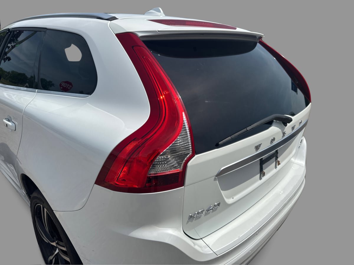 Used 2017 Volvo XC60 T6 R-Design w/ Climate Package AWD/4WD image 34