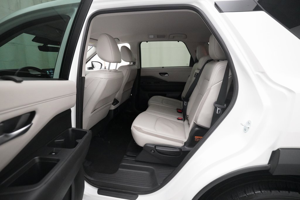 Certified 2024 Nissan Pathfinder SL image 16