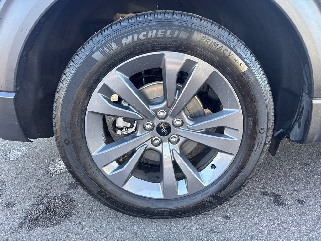 Used 2023 Ford Explorer XLT w/ Equipment Group 202A AWD/4WD image 9