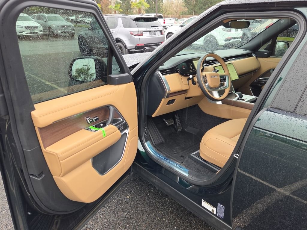 New 2026 Land Rover Range Rover Long Wheelbase SE AWD/4WD image 10