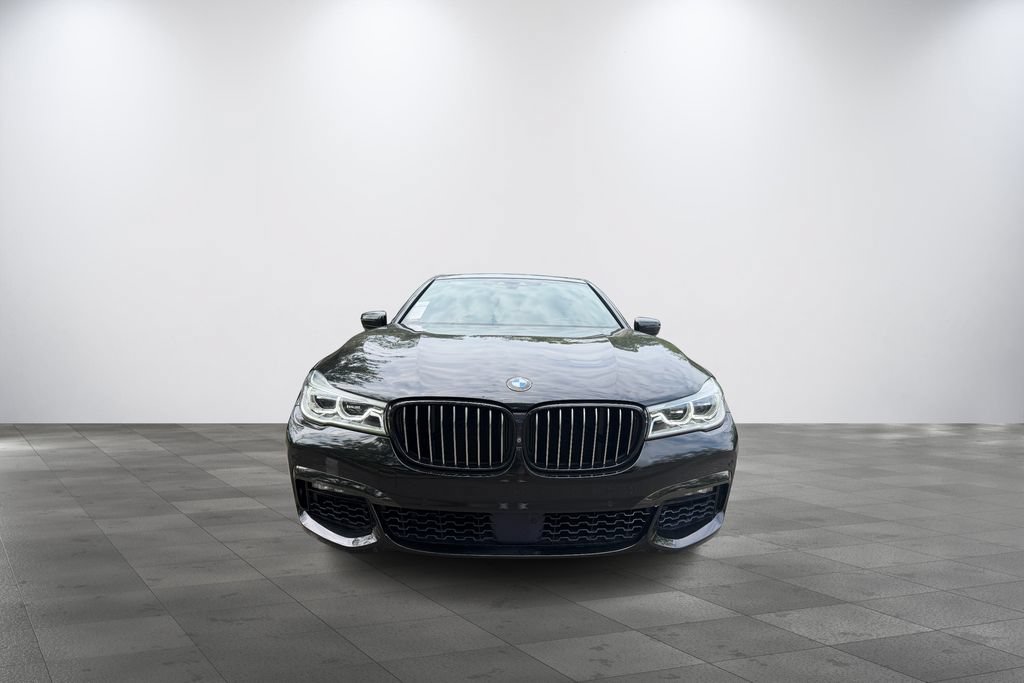 Used 2018 BMW 750i RWD image 2