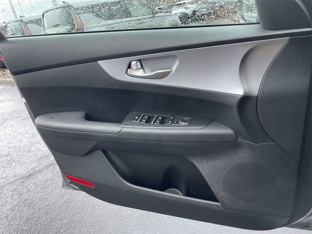 Certified 2022 Kia Forte LXS w/ LXS Technology Package image 18