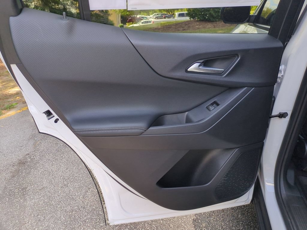 New 2026 Chevrolet Equinox LT w/ Safety and Technology Package FWD image 28