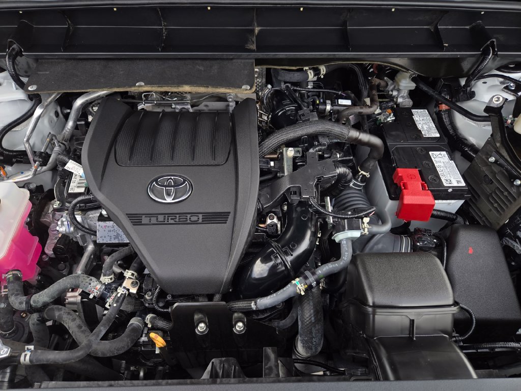 Used 2024 Toyota Highlander XLE AWD/4WD image 35