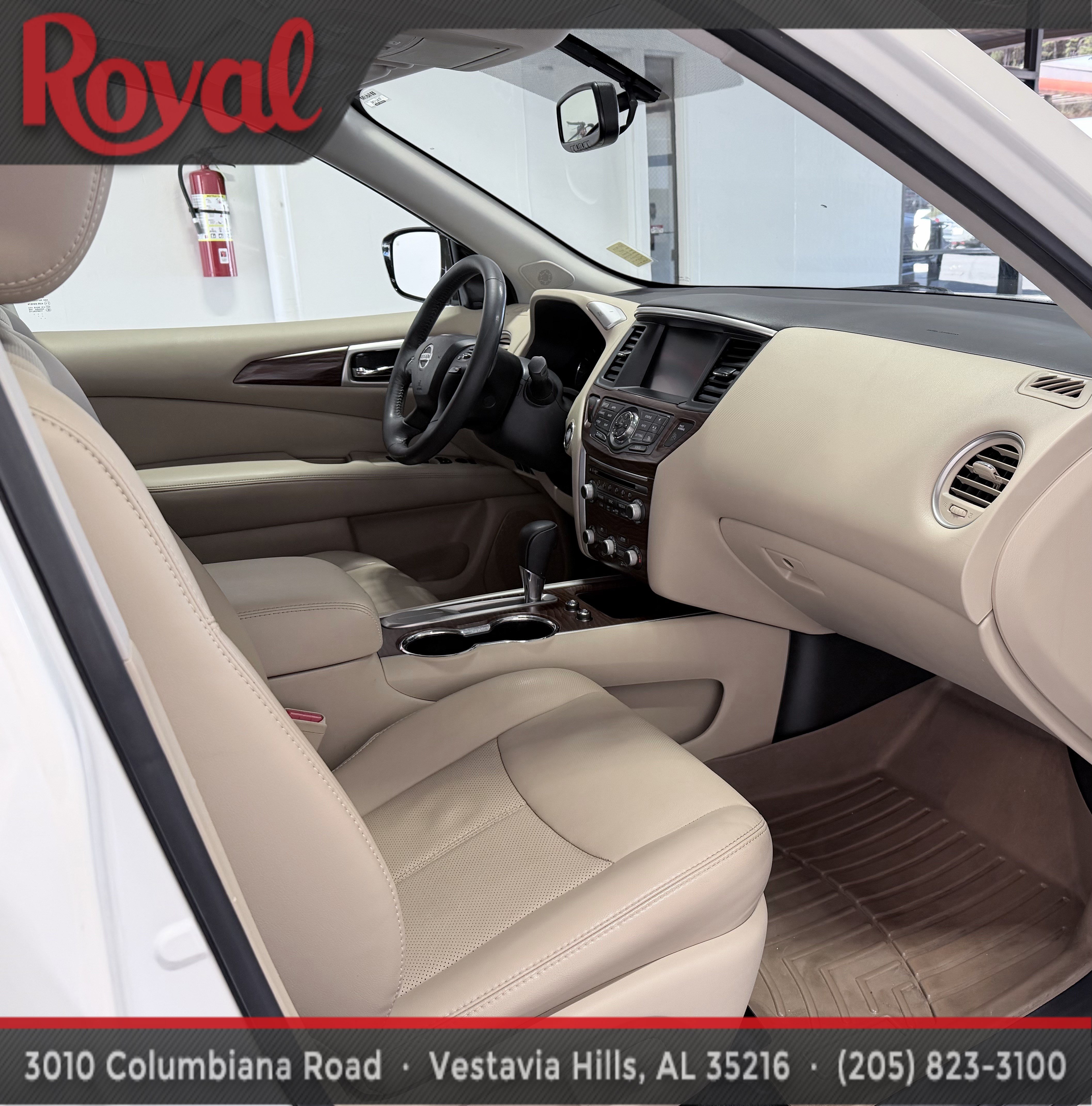 Used 2017 Nissan Pathfinder Platinum w/ Family Entertainment Package FWD image 18