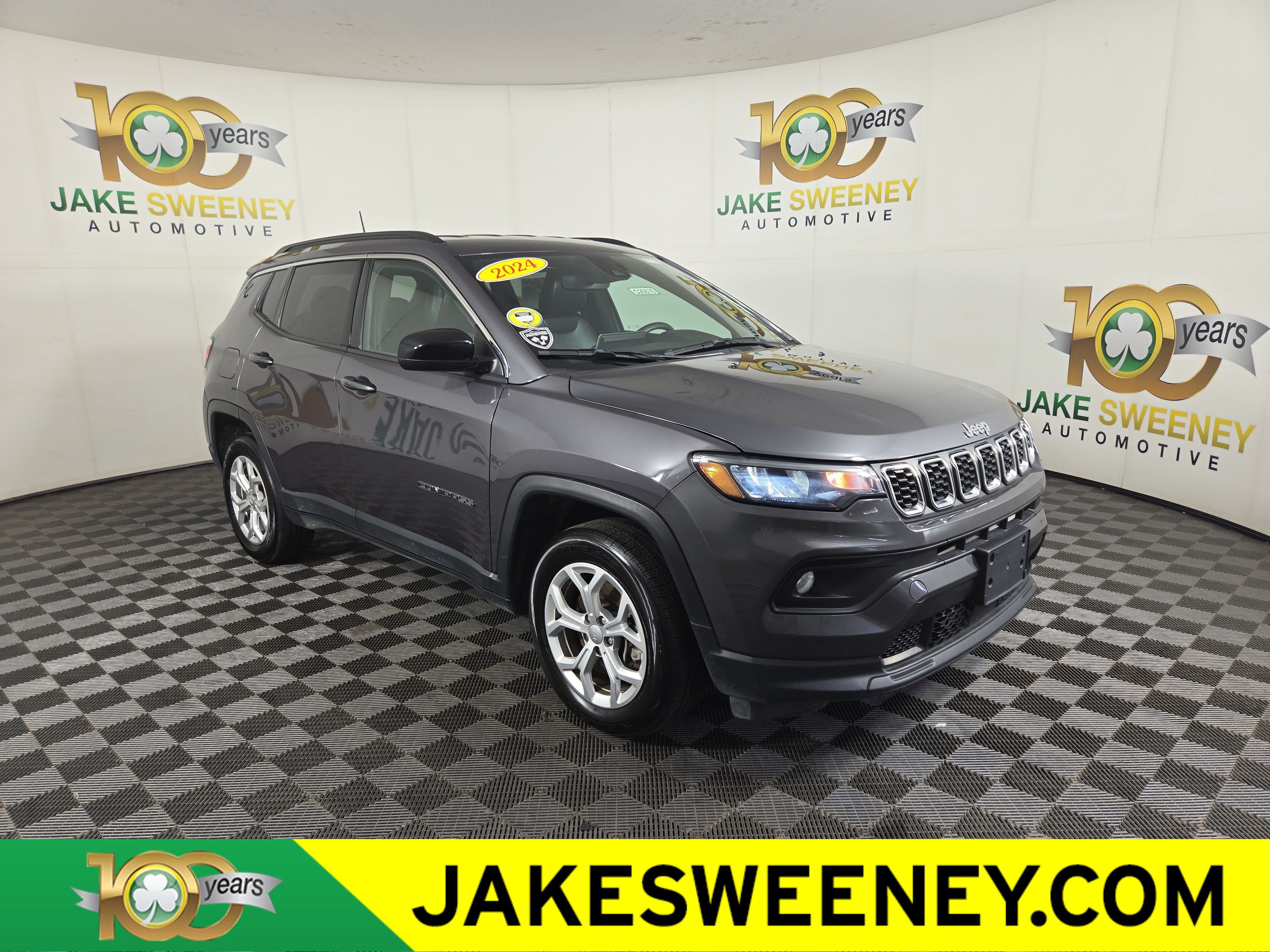 Used 2024 Jeep Compass Latitude AWD/4WD image 1