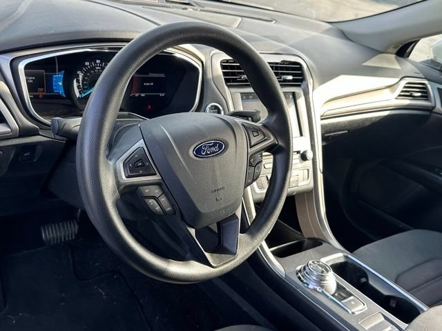 Used 2017 Ford Fusion SE w/ Fusion SE Technology Package FWD image 17