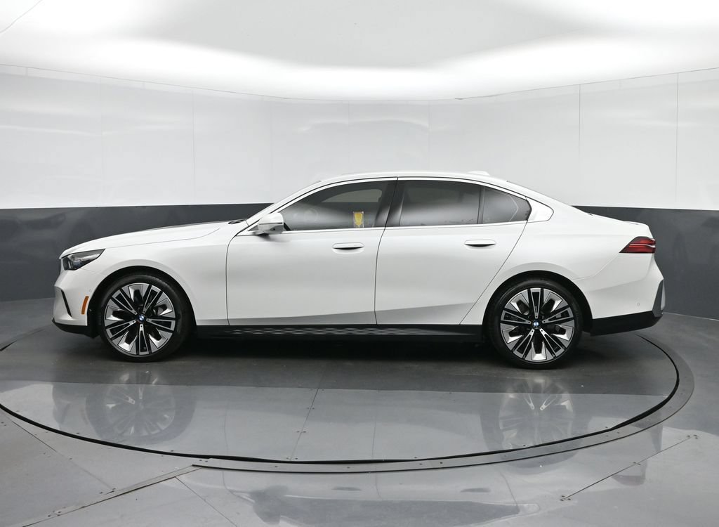Used 2026 BMW 530i RWD image 4