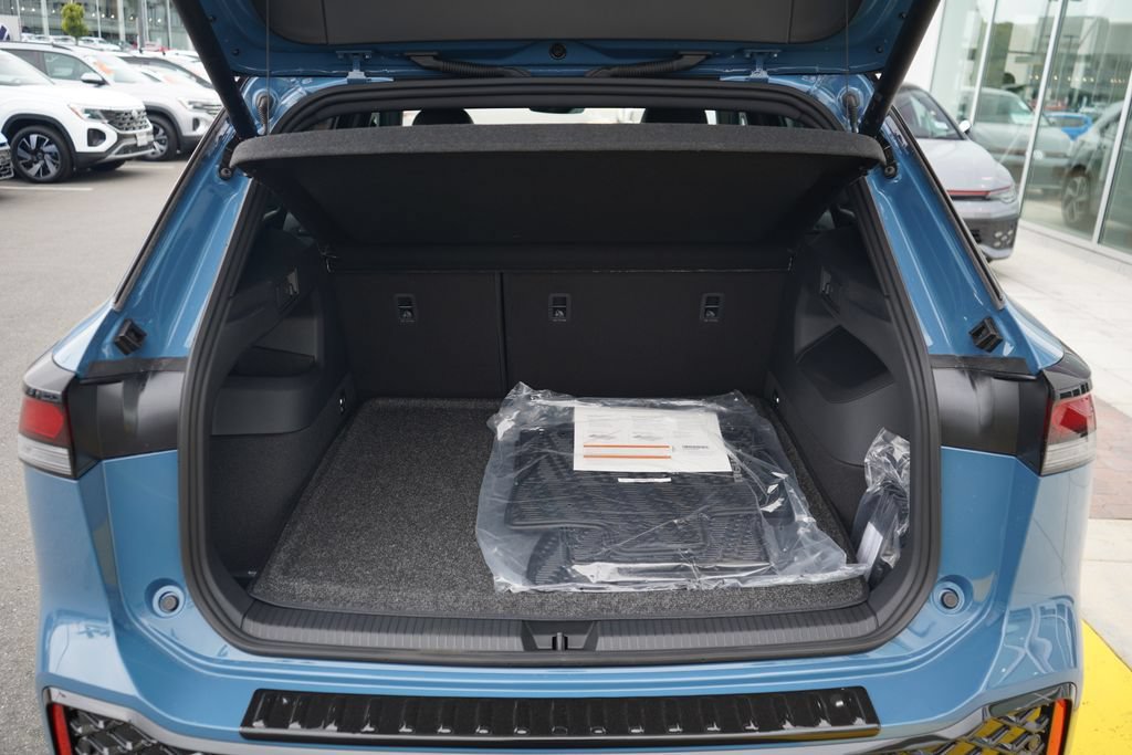 New 2026 Volkswagen Tiguan SE R-Line FWD image 11
