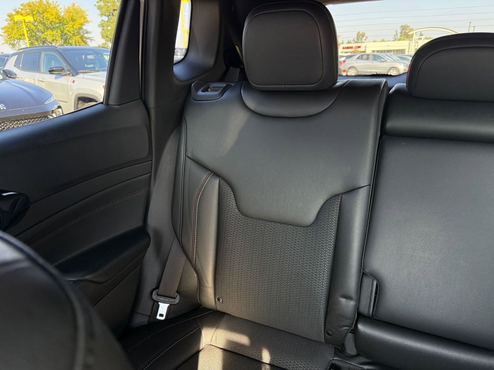 Used 2025 Jeep Compass Trailhawk image 39