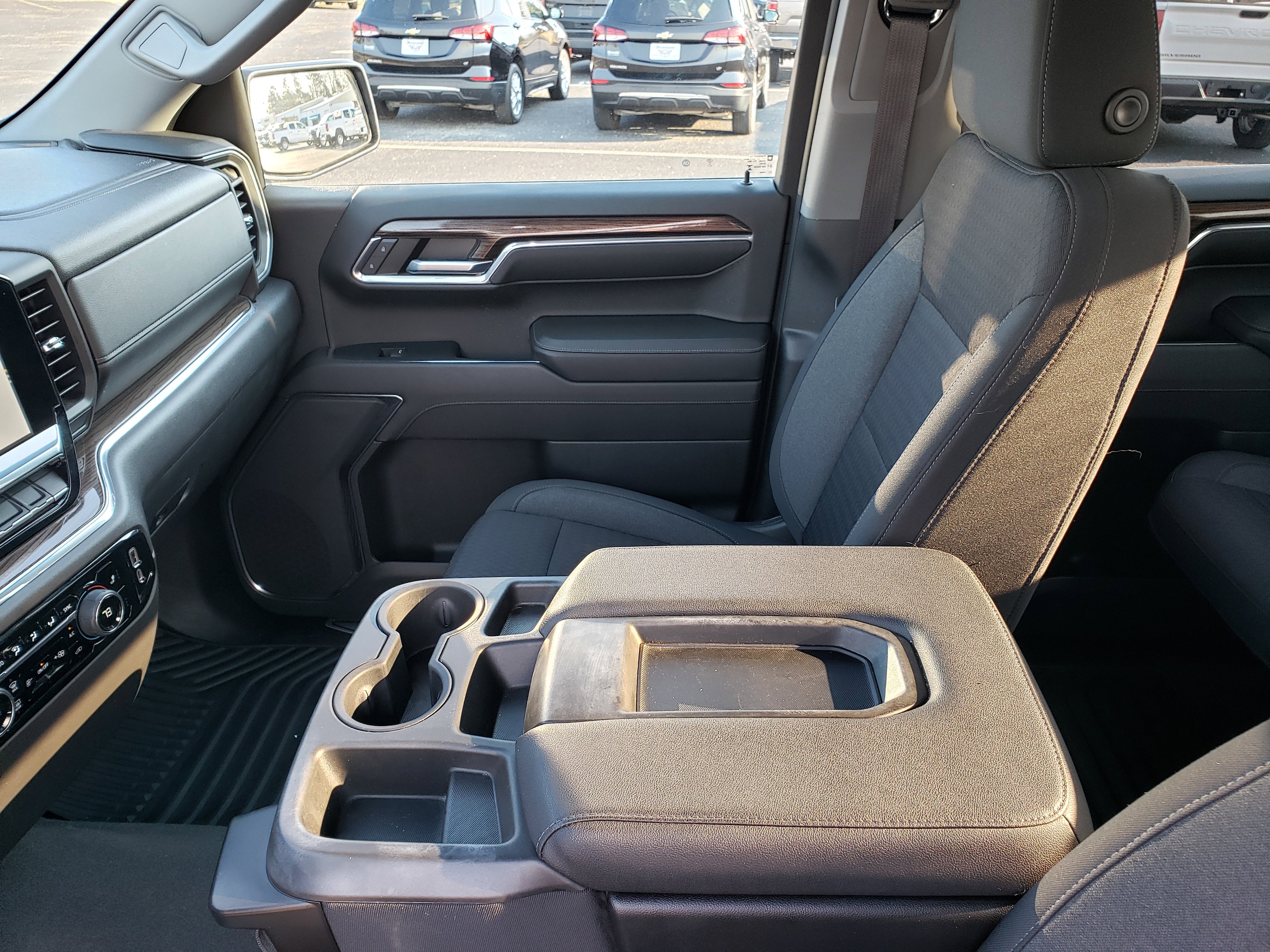 Used 2023 Chevrolet Silverado 1500 LT image 25