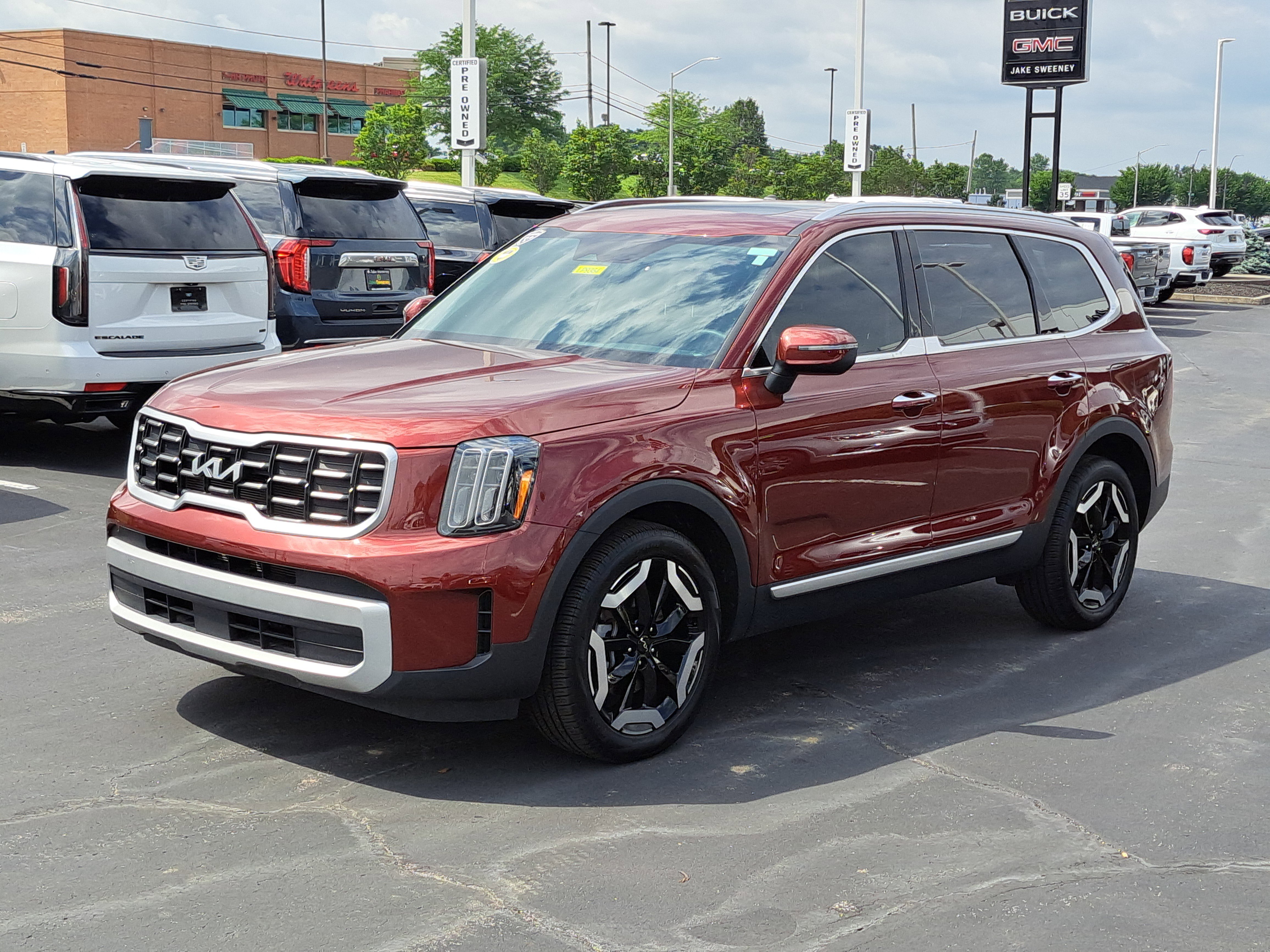 Used 2023 Kia Telluride S w/ S Sunroof Package image 2
