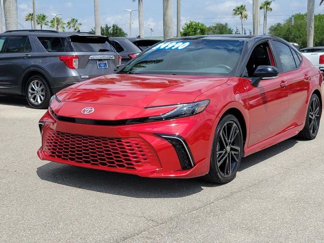 Used 2025 Toyota Camry XSE FWD image 3
