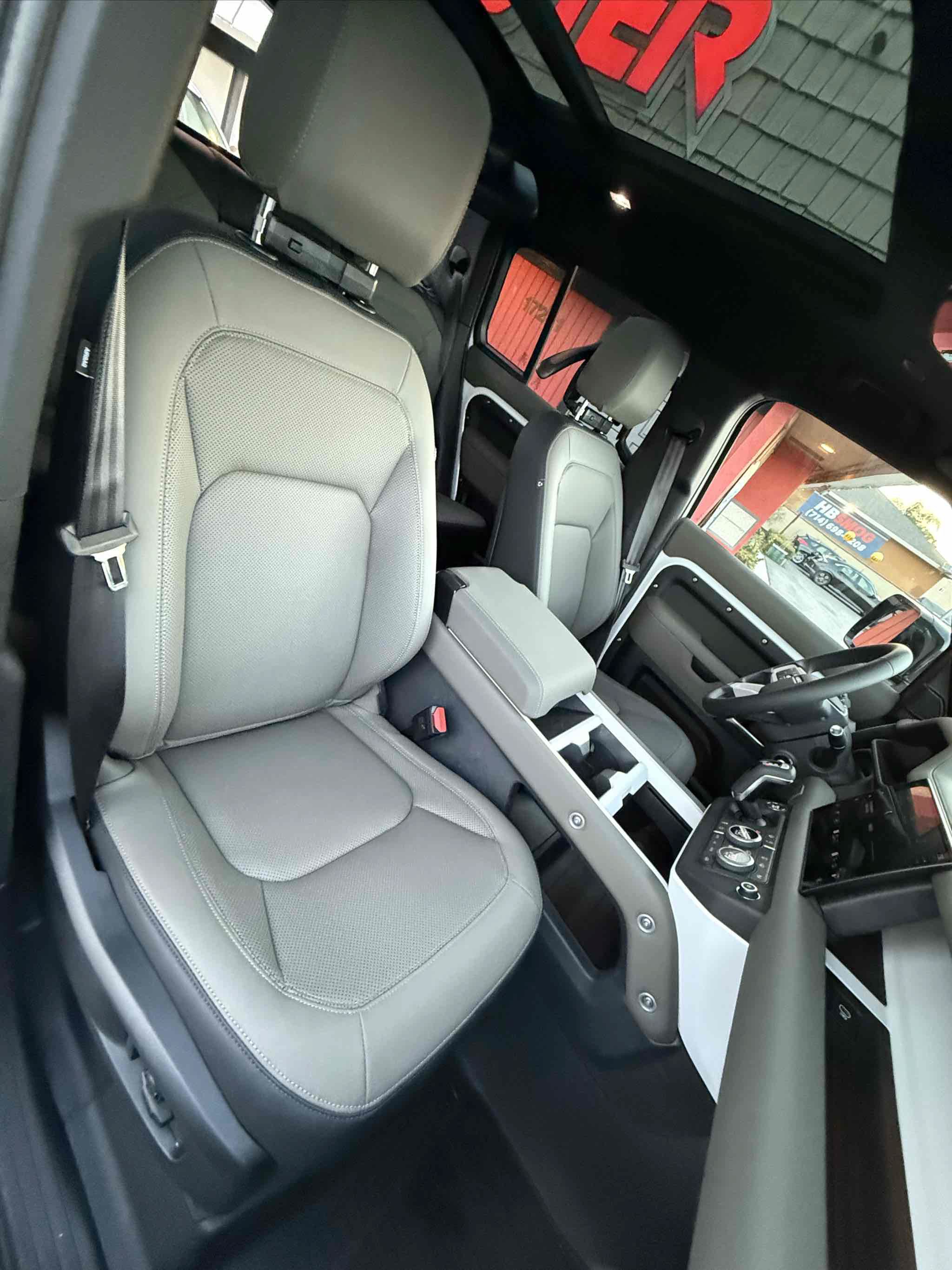Used 2025 Land Rover Defender 110 X-Dynamic SE AWD/4WD image 57