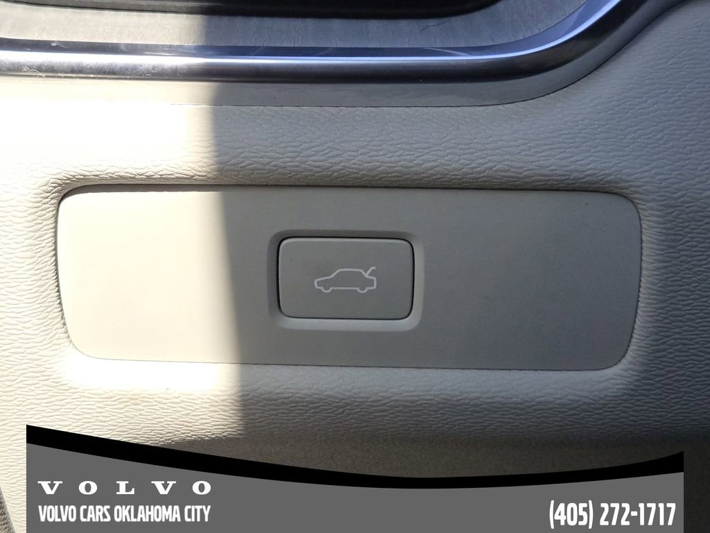 Certified 2024 Volvo V60 B5 Cross Country Plus w/ Protection Package Premier image 21