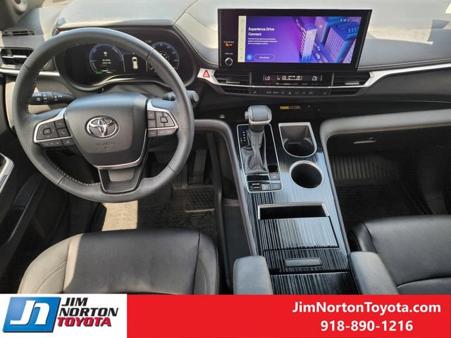 Used 2025 Toyota Sienna XLE Woodland Edition AWD/4WD image 26
