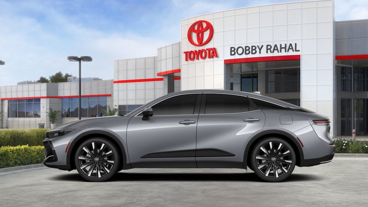 New 2026 Toyota Crown Platinum AWD/4WD image 4