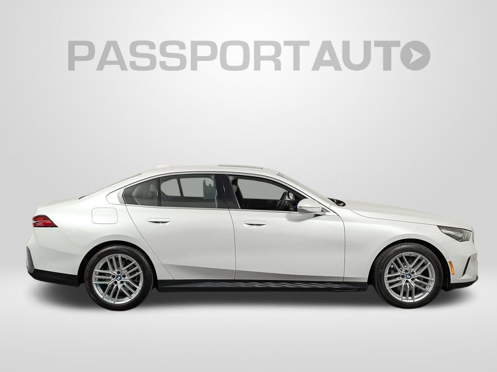 Used 2025 BMW 530i xDrive AWD/4WD image 8