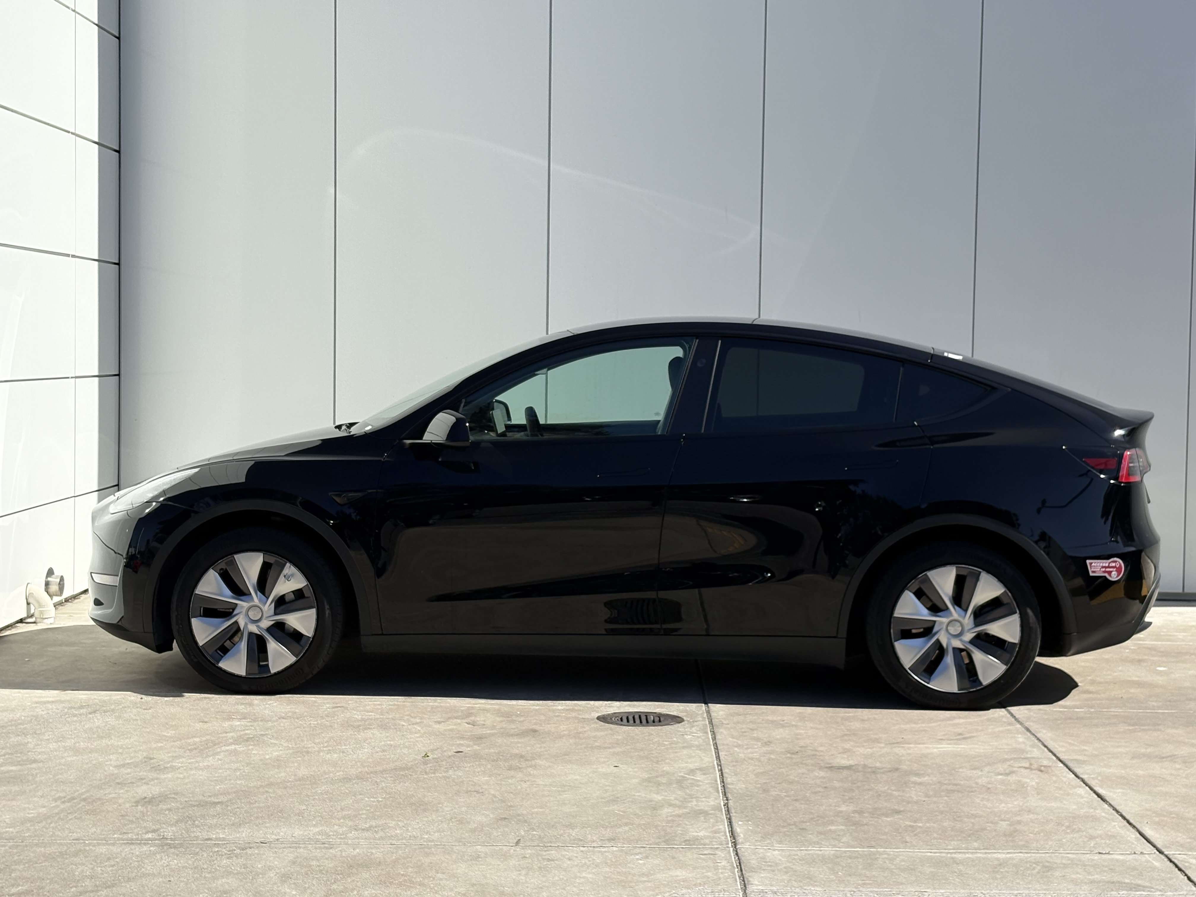 Used 2024 Tesla Model Y Long Range AWD/4WD image 4