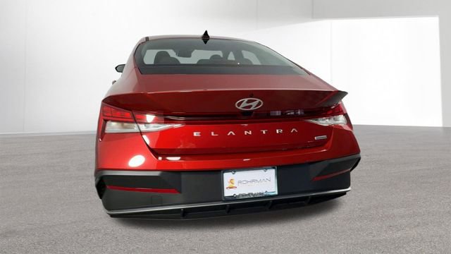 Used 2025 Hyundai Elantra Blue FWD image 8