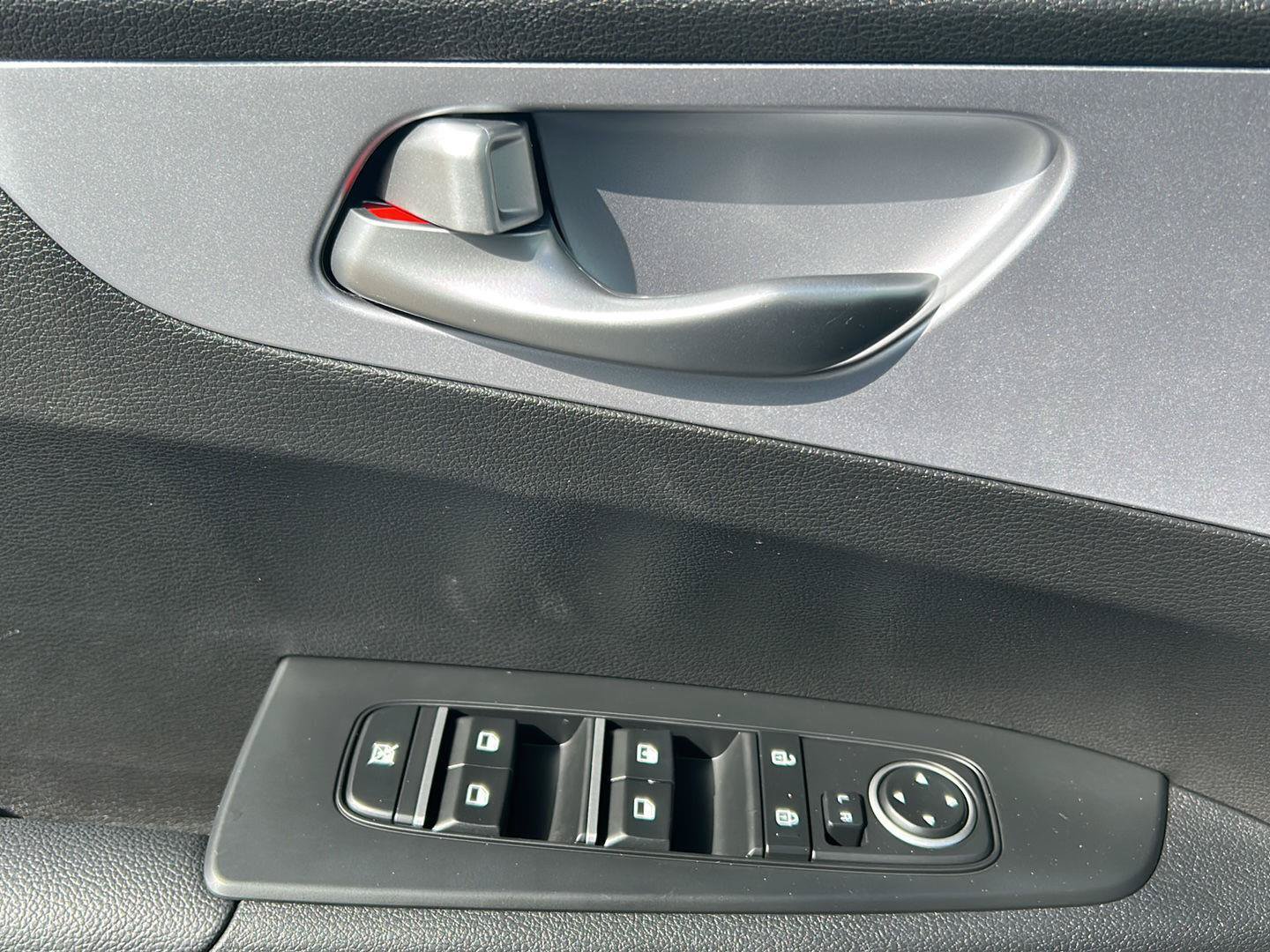 Used 2024 Kia Forte LXS FWD image 9