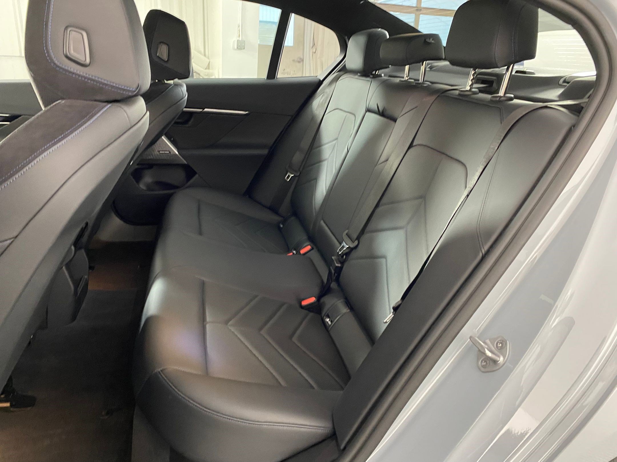 Certified 2025 BMW i5 xDrive40 w/ M Sport Package image 14