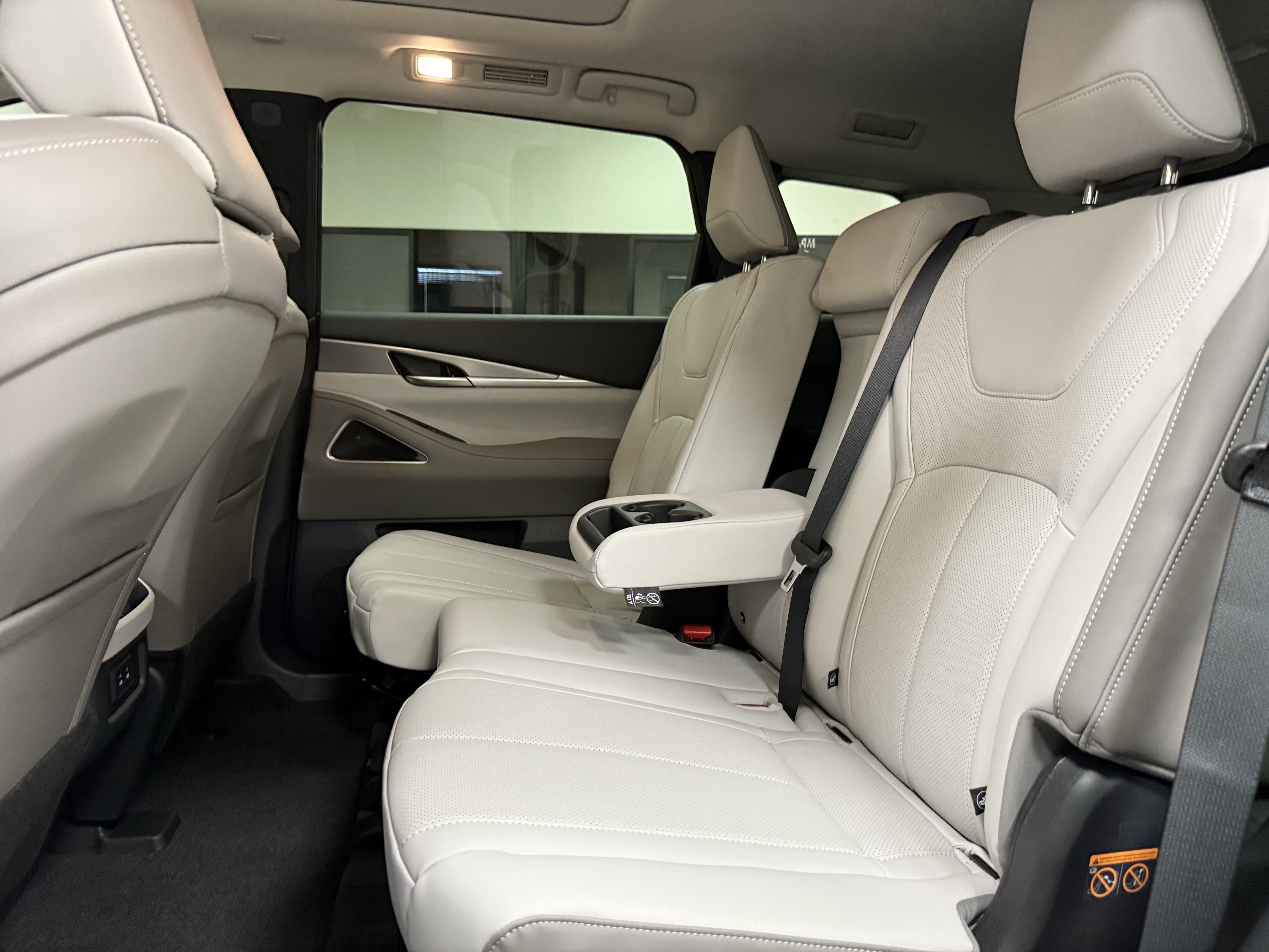 Certified 2027 INFINITI QX60 Luxe w/ Cargo Package FWD image 15