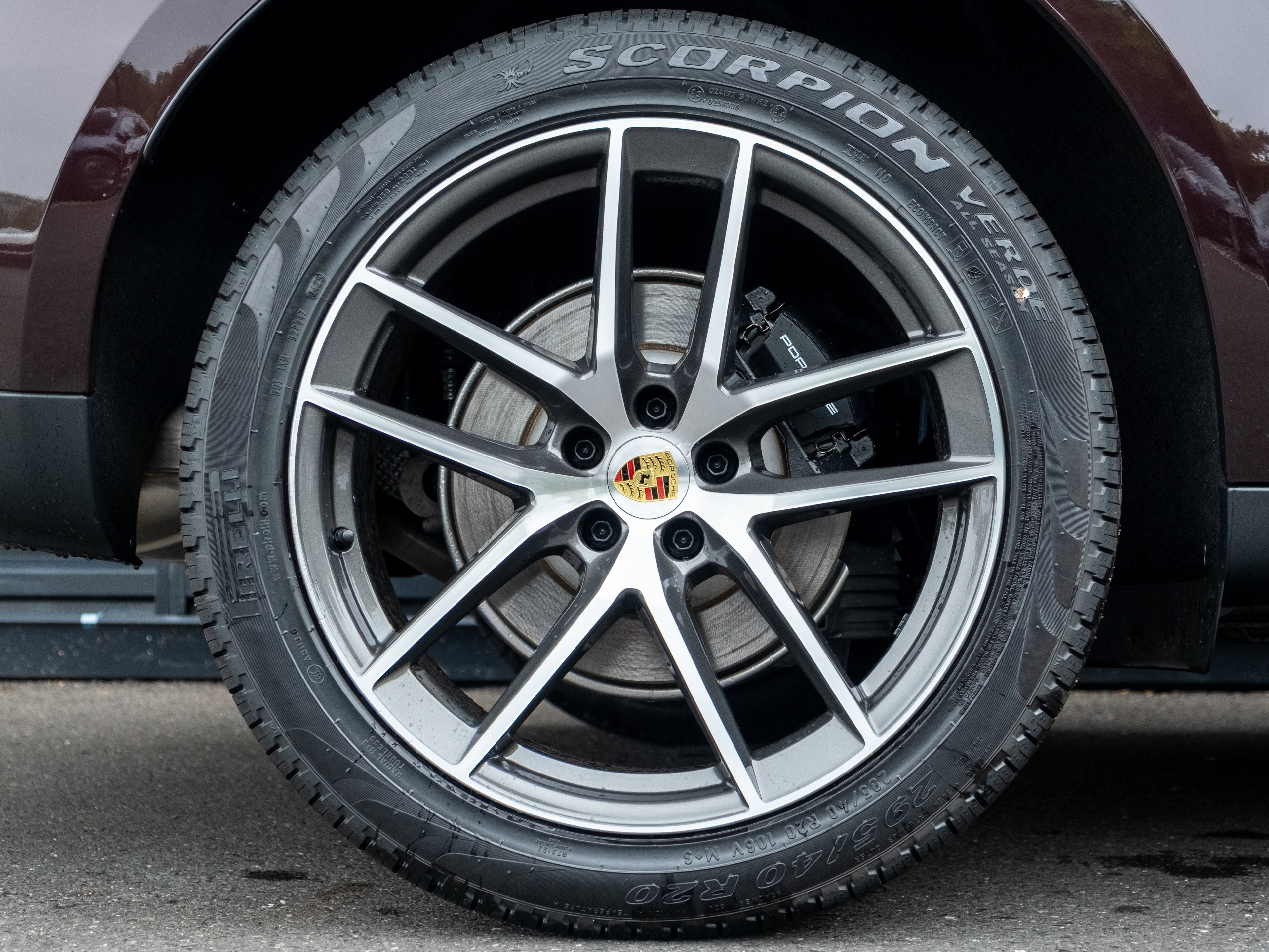 Certified 2025 Porsche Macan image 14