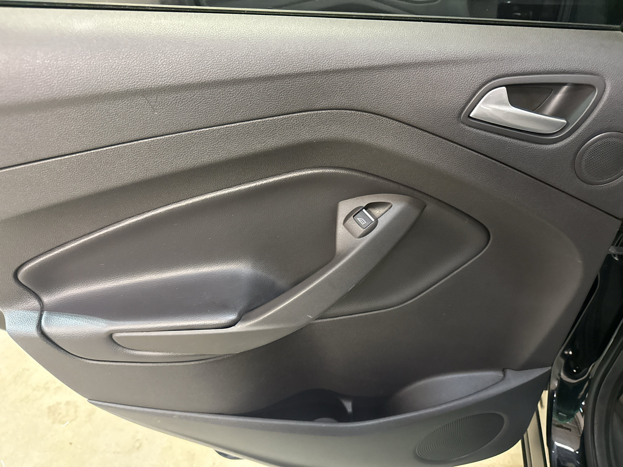 Used 2017 Ford Escape Titanium AWD/4WD image 23