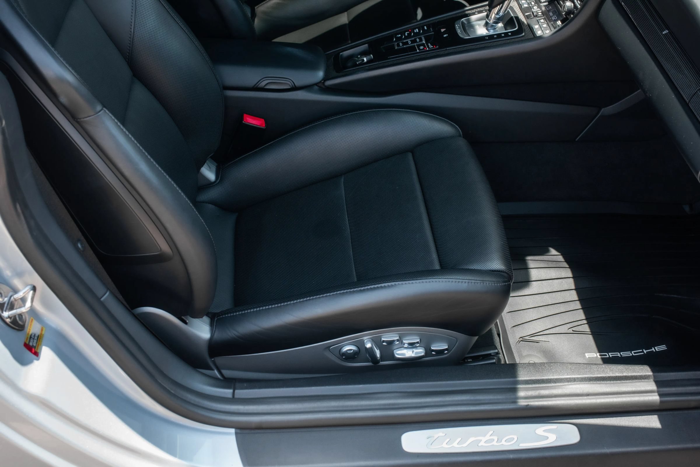 Used 2014 Porsche 911 Turbo S AWD/4WD image 16
