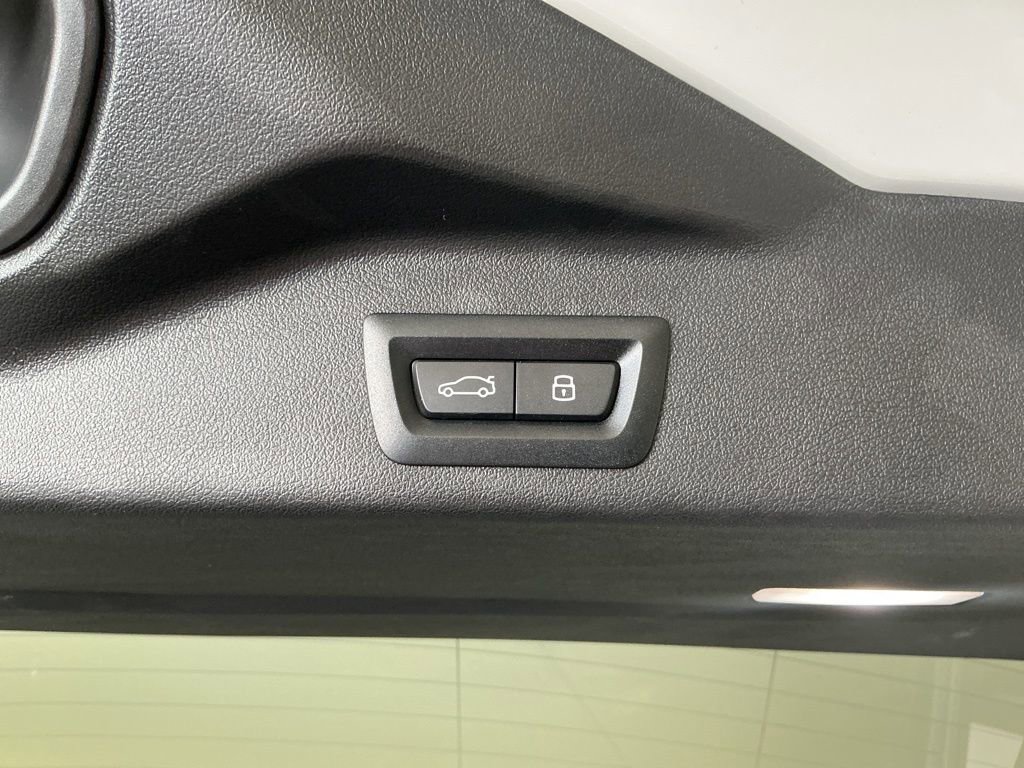 Certified 2025 BMW X5 sDrive40i w/ Climate Comfort Package RWD image 29