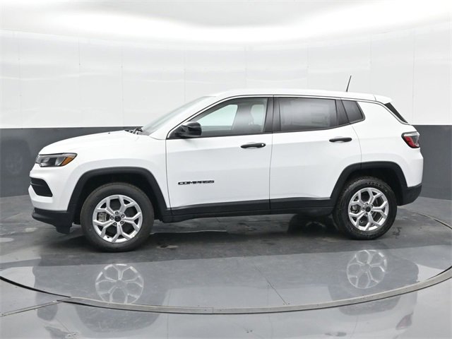 Used 2025 Jeep Compass Sport image 10