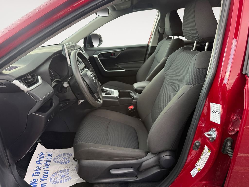 Used 2025 Toyota RAV4 LE AWD/4WD image 9